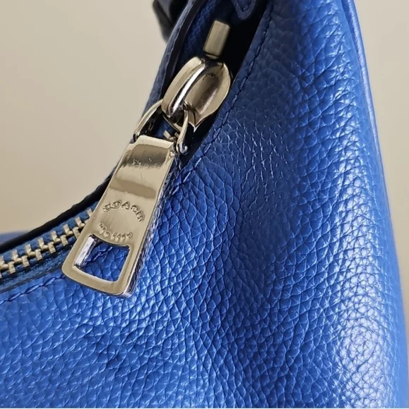 Coach F38250 Harley East West Hobo Medium Blue Pebbled Leather EUC - Picture 10 of 10